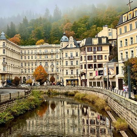 فندق Zlaty Sloup كارلوفي فاري المظهر الخارجي الصورة