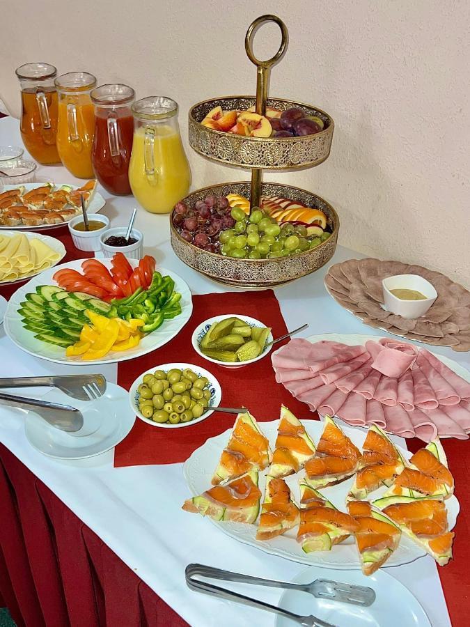 فندق Zlaty Sloup كارلوفي فاري المظهر الخارجي الصورة