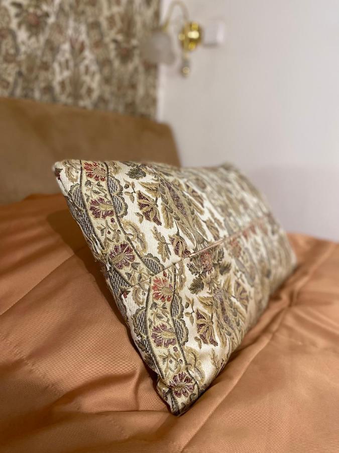 فندق Zlaty Sloup كارلوفي فاري المظهر الخارجي الصورة
